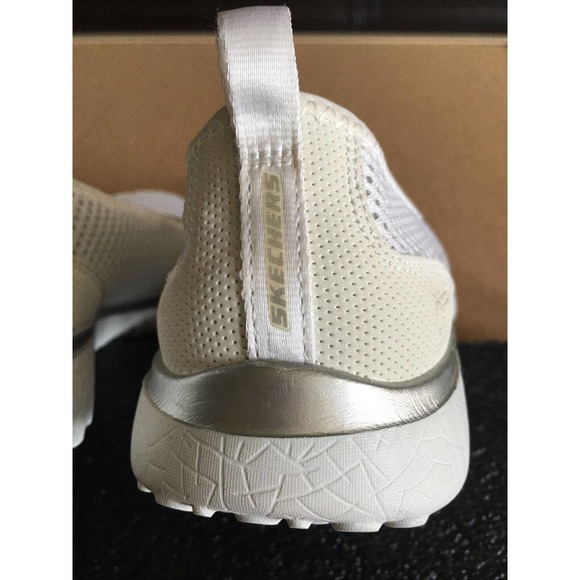 EUC Women's Skechers White Silver Slip On Walking Shoe Microburst Sudden Look 9 - Picture 8 of 12